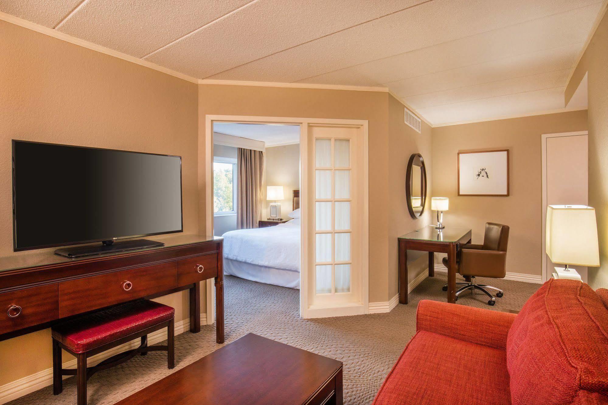 Sheraton Framingham Hotel & Conference Center Екстер'єр фото