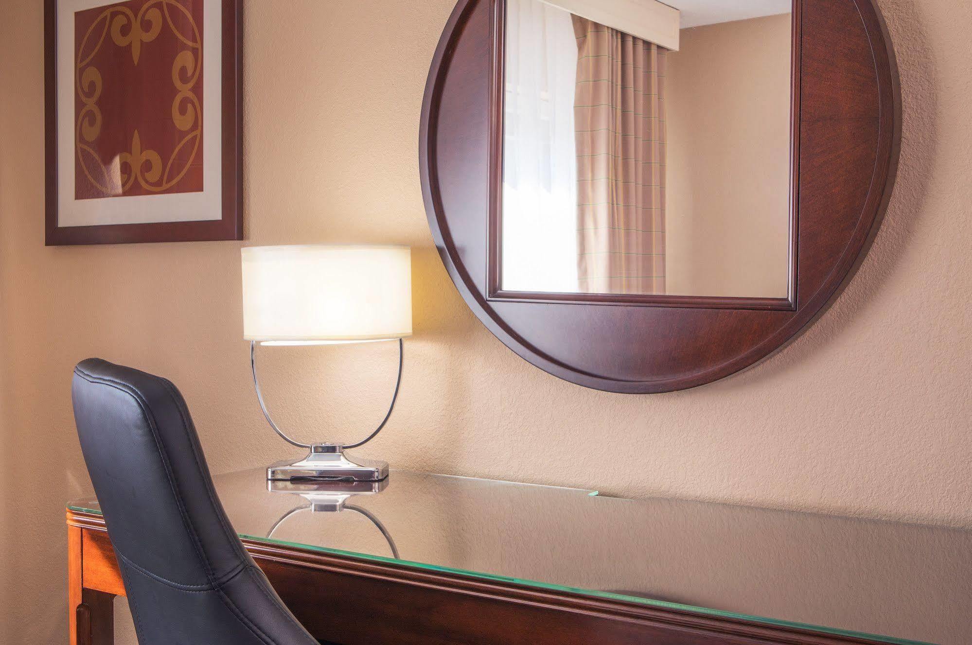 Sheraton Framingham Hotel & Conference Center Екстер'єр фото
